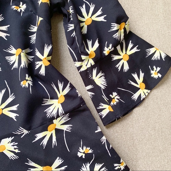 🌼 Banana Republic Flutter Sleeve Daisy Top - Picture 5 of 8